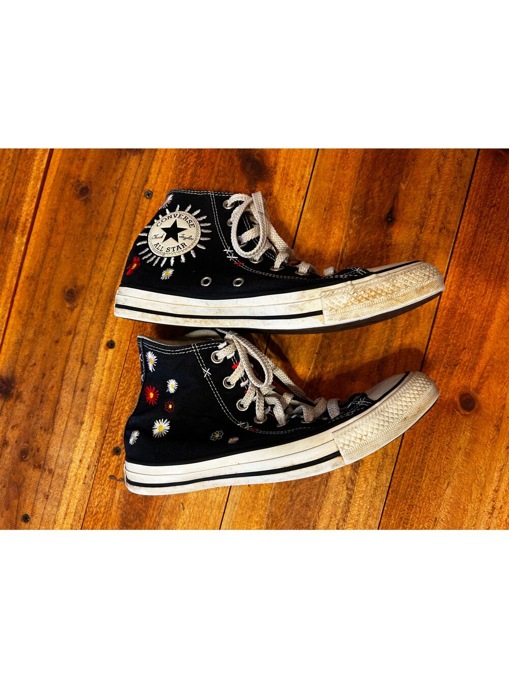 Chuck Taylor All Star High Top Daisy Embroidery Black Size 8 VGUC